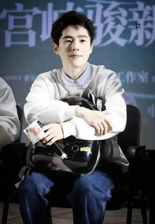 刘昊然跟周冬雨分手后,颜值回春,少年感满满|男神|张子枫_网易订阅