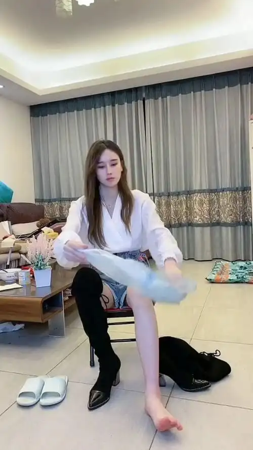 这么穿靴子特别方便,但有一个不好的地方就是容易脚臭