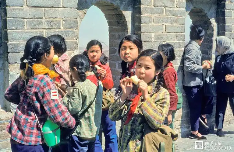 1982年的北京,罕见街拍老照片,这才是82年的北京生活