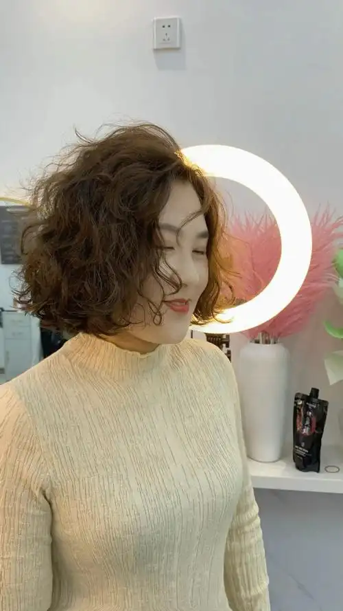 头发烫烫就是不一样,短发长发都好看,想换发型别放过插图7