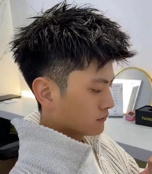 帅气钢夹烫发型 时尚男生烫发_男生烫发 - 美发站