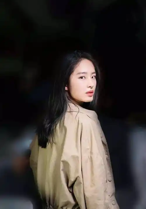 原创《只有芸知道》全网首播:《芳华》原班人马再聚首_罗芸_东风_故事