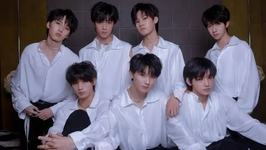 其他十几岁艺人忙着训练,而乐华16岁艺人想着恋爱_张铭浩_时代_事情