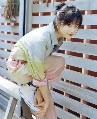 沈月短发可爱图片