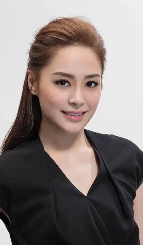 阿娇超话#阿娇瘦到91斤#刚刚,阿娇分享了两张照片,其中一张是目前的