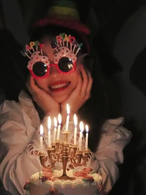 恭喜这个过生日的女孩子呀