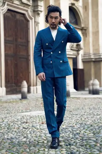 黄维德西装写真上线经典搭配尽显高级质感