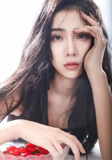 推荐艺人:李佳琳 坐标:北京市 身高:175 cm 体重: 52 kg 三围:85 64