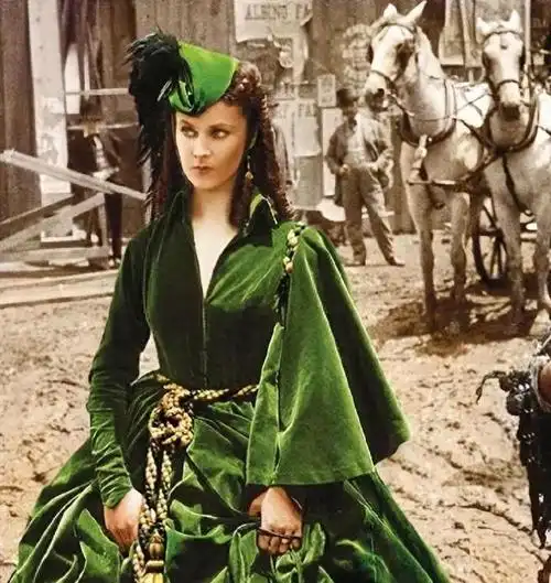 电影《乱世佳人》中,美丽的女主角斯嘉丽,性格与形象有哪些特点