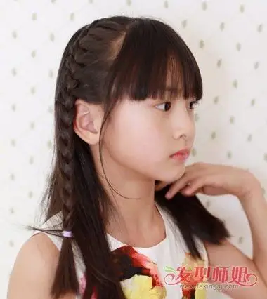 儿童发型 >> 九岁女孩梳什么发型 田亮女儿森蝶最爱编发公主头(3)2017