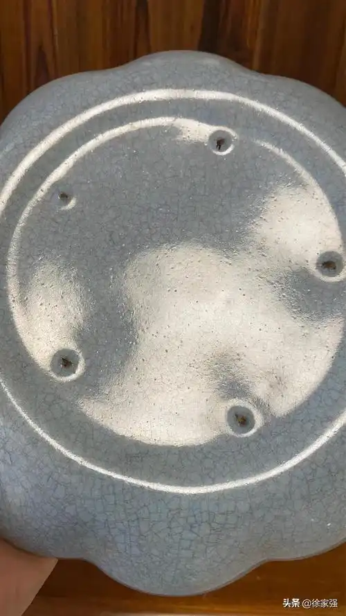 北宋汝窑气泡特征对比(北宋汝窑特征与鉴定方法)(8)