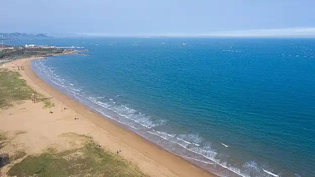 青岛海滨风光银沙滩海水浴场