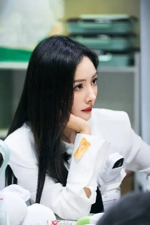 杨幂痛痛撒娇攻击##时代少年团和杨幂沈腾周深打表演赛##杨幂