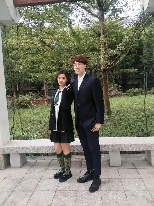 我家有女初长成,兄妹二人合照