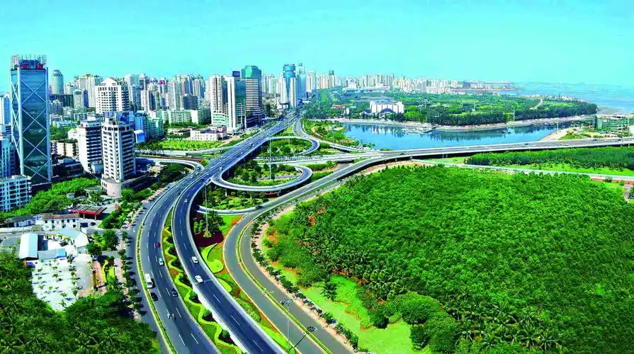 海南是中国最具热带海洋气候特征的地方.