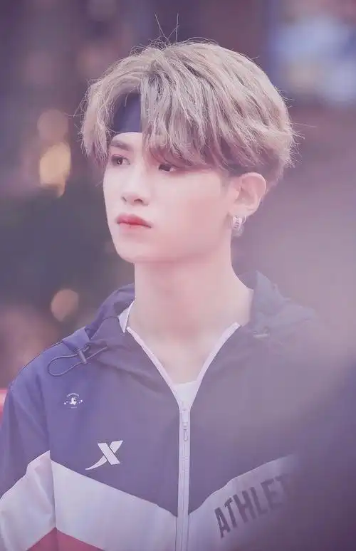 黄明昊justin 贾富贵 图cr水印