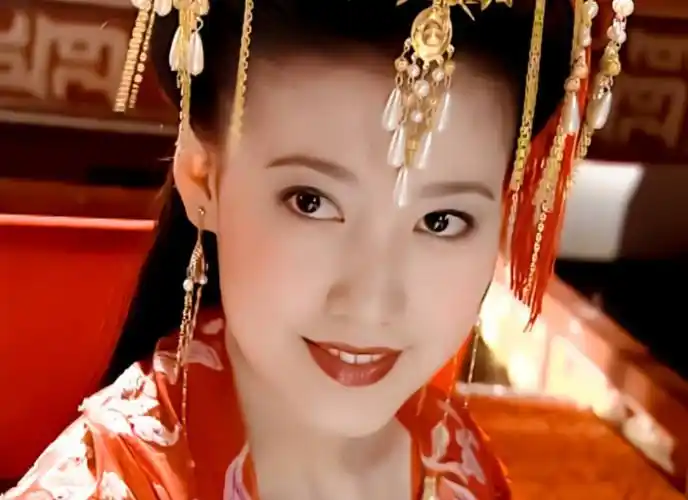 回顾高露当红时低调嫁圈外丈夫婚后儿女双全一家四口幸福甜蜜