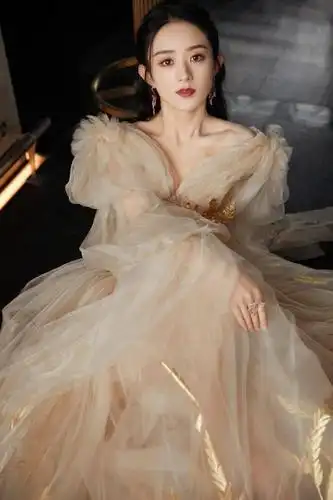 赵丽颖穿礼服这么美冯知道吗