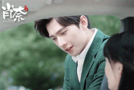 杨洋gif帅气gif交谈gif笑容gif