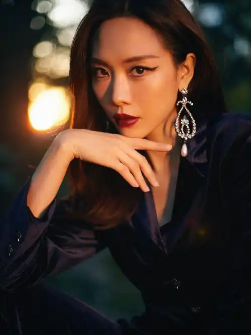 王霏霏燕尾眼妆