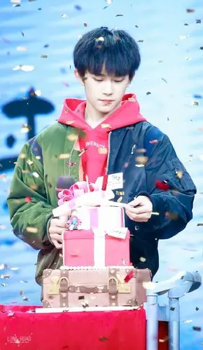 易烊千玺 十六岁生日会 高清