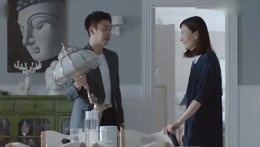 少年派:裴音接受蒋昱文追求,笑得像恋爱中的少女,两人甜蜜互动