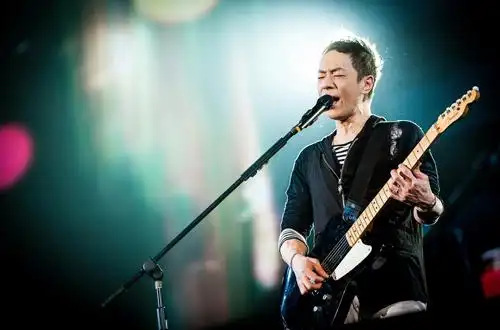 黄贯中为什么叫阿paul黄贯中当年砸吉他是怎么回事