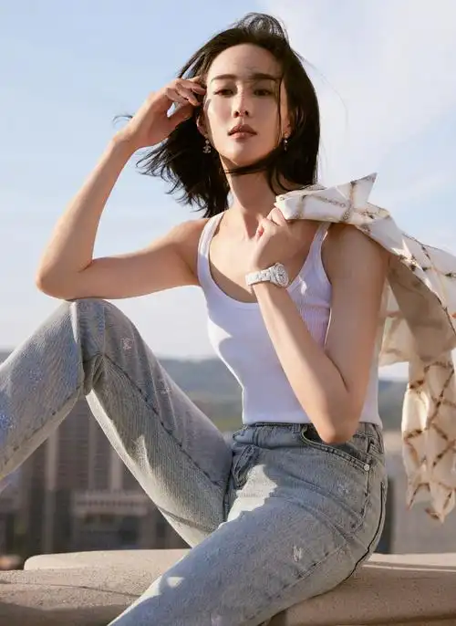 张钧甯简约搭配好时髦