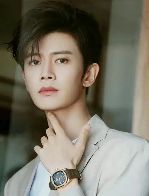 关于任嘉伦的备忘 今天他在故乡青岛