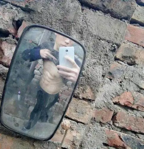 最后这一张是现在拍的,115斤八块腹肌已经成型!