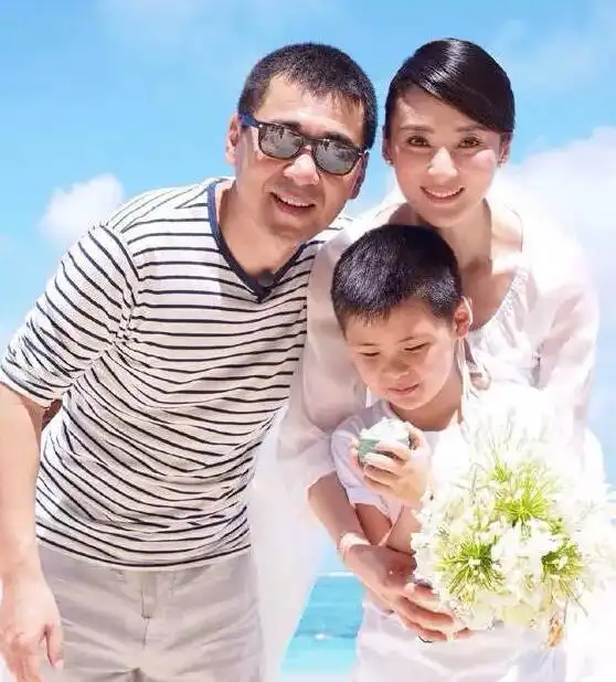 43岁蒋勤勤宣布怀孕即将生二胎 亮相获陈建斌细心呵护