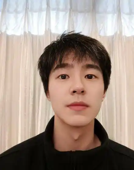 原创男星自拍图鉴受挫的刘昊然自信的黄晓明开挂的胡歌