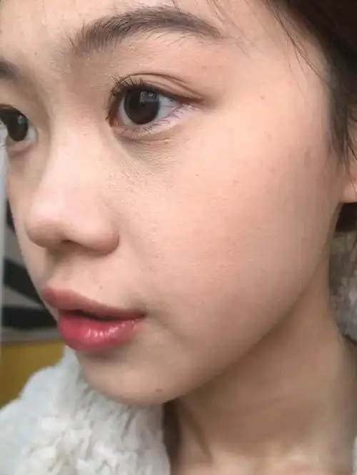 干皮毛孔粗大真的不合适水光感妆容吗