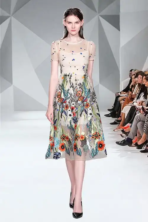 t台款连衣裙长袖