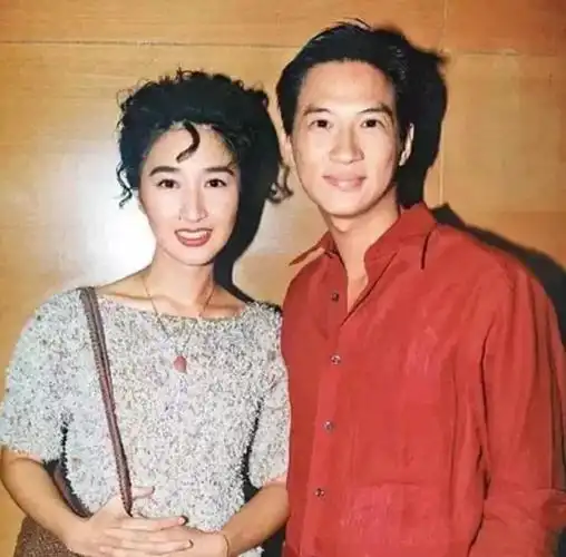 回顾关咏荷放弃豪门嫁爱情张家辉娶了她真是太幸运了