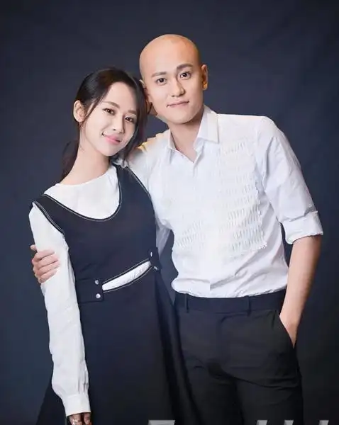 杨紫秦俊杰恋情曝光当众接吻