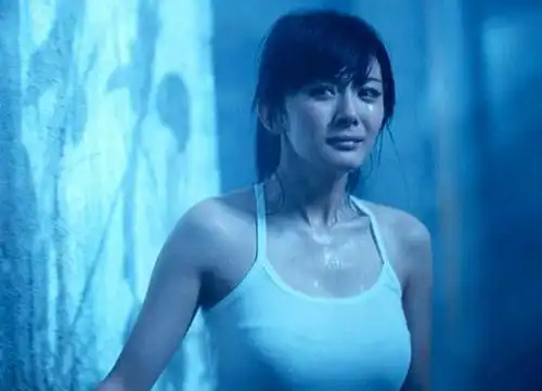 杨幂再战惊悚片 《孤岛惊魂》诠释绝望美人