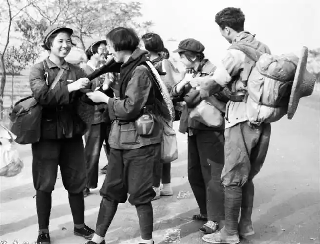 图说"文革"红卫兵长征大串联,一代人刻骨铭心的青春记忆