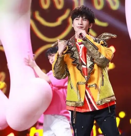 大张伟只为自己开的花