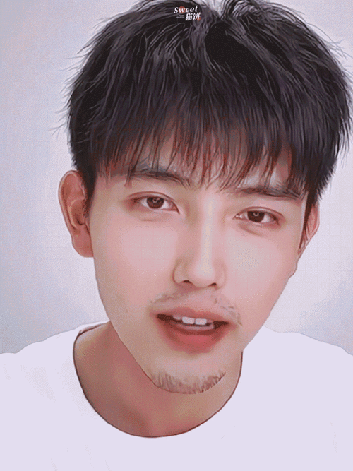 陈飞宇拍戏新角色留胡子啦,清清爽爽的帅哥留胡子后一整个感觉不一样