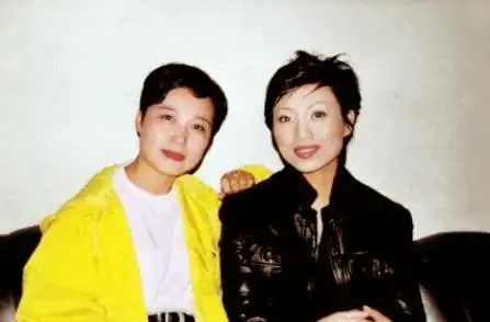 著名歌手朱桦:曾婉拒费翔求爱,陪妈妈抗击"阿尔茨海默病"_郭峰_专辑