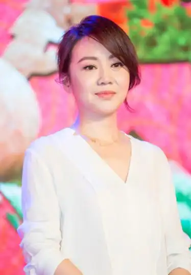 回顾51岁的闫妮每个月都给前公婆生活费以后我就是您的亲女儿