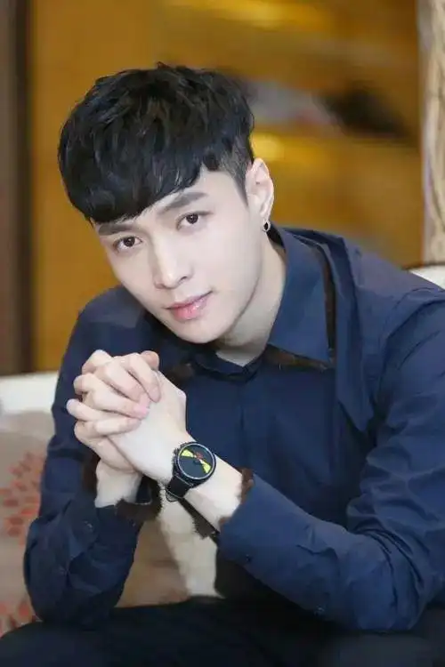 张艺兴唯一承认过的恋情(张艺兴私生活真的干净吗)