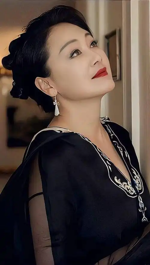 第一美人陈红:我没有破坏别人的感情!网友不依不饶说她像谢大脚