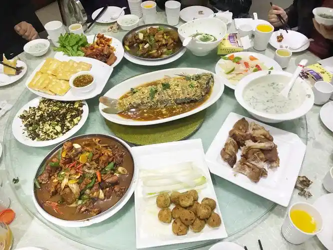 临沂人走亲戚的家常菜,这一桌380元,8个人全吃光了,直呼菜少了