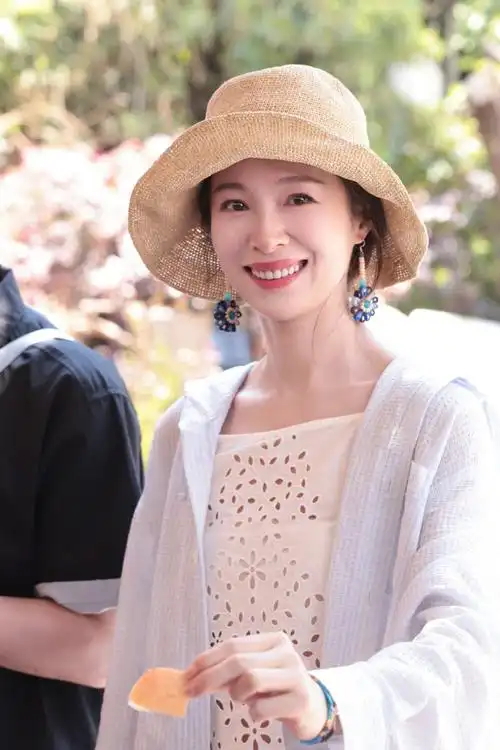 我是江一燕@演员王一哲@张宸逍姐姐弟弟站在一起,何尝不是大理城中一