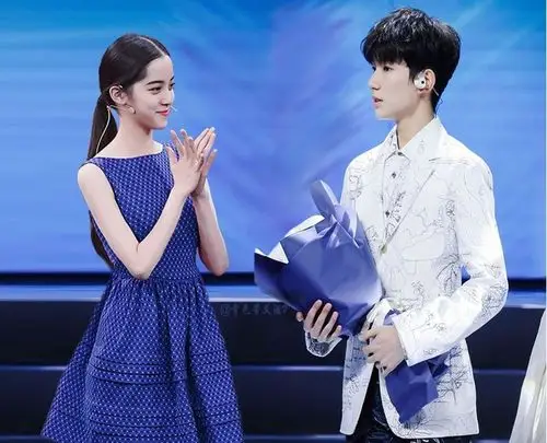 要知道,当初鹿晗和关晓彤官宣恋情后,吃瓜群众才后知后觉,两个人不仅