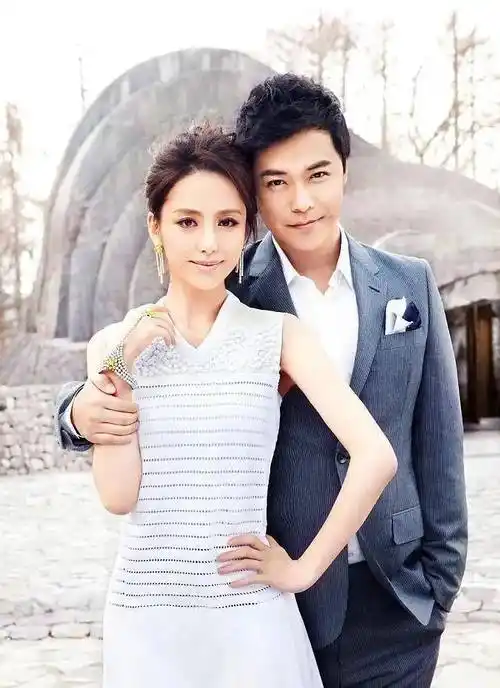 陈思成新女友身份疑曝光,两人相差21岁,是前妻佟丽娅同校小师妹_阮巨