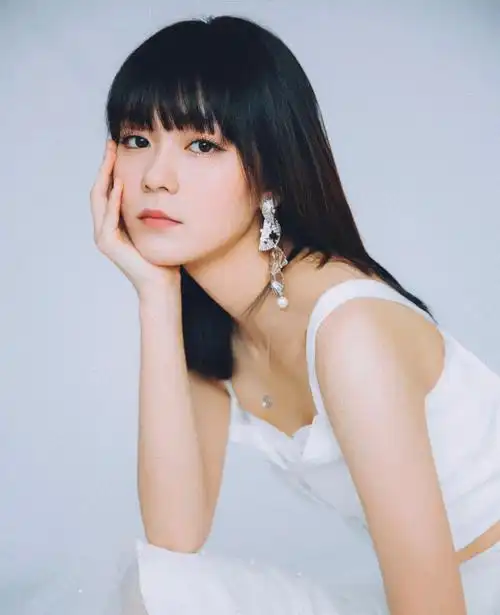 段奥娟单飞后首支个人单曲《dangerous girl》上线首周成绩斐然_歌曲