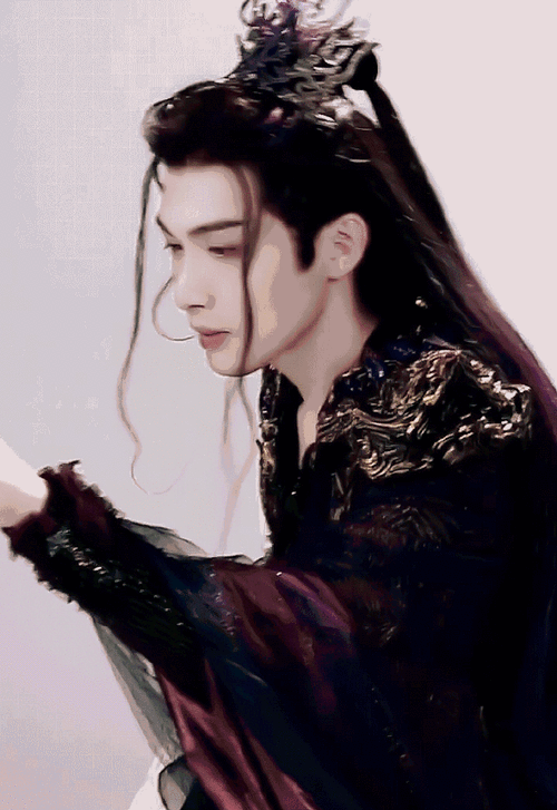 张彬彬魔君紫色发尾